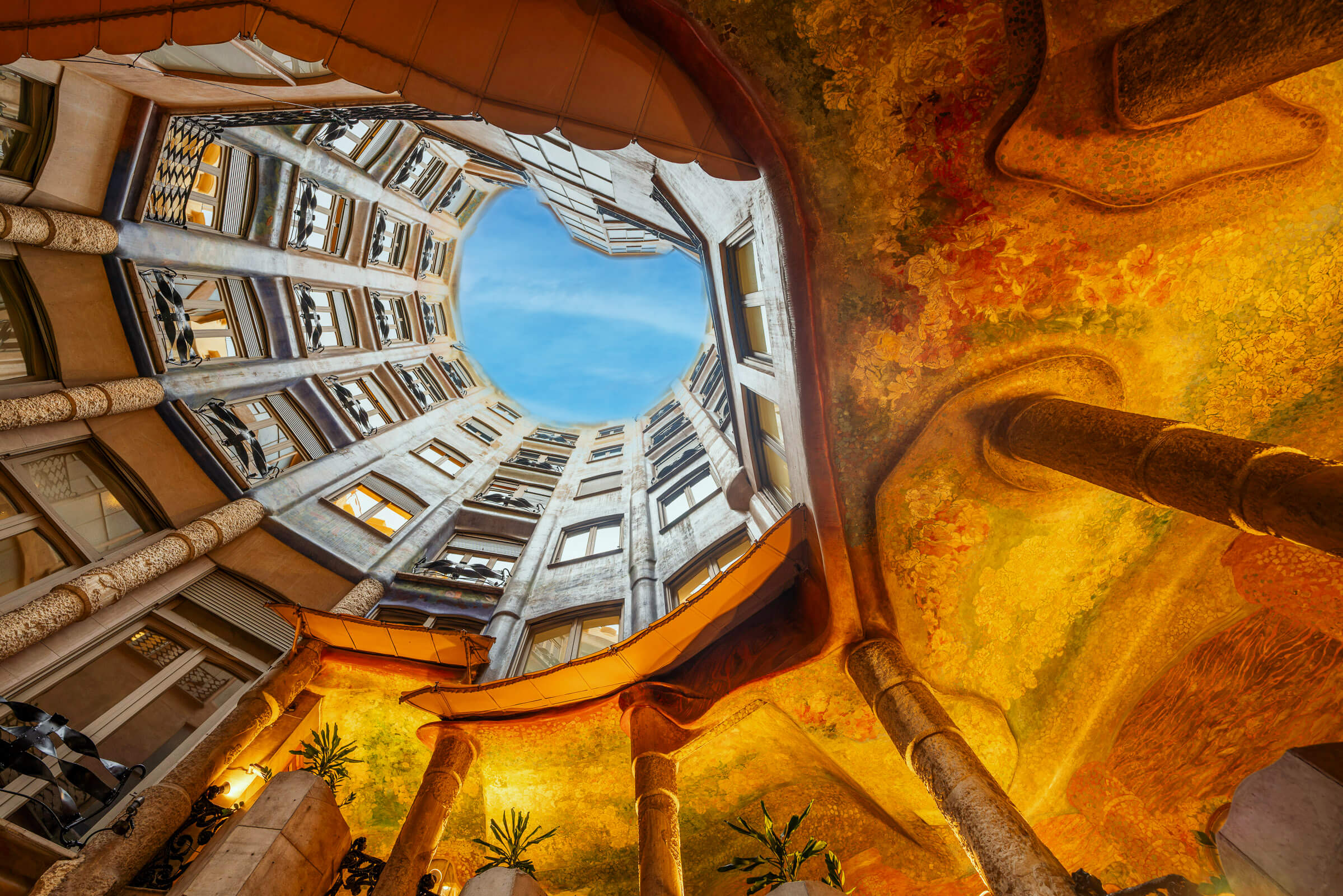 patio de las flores visita la pedrera